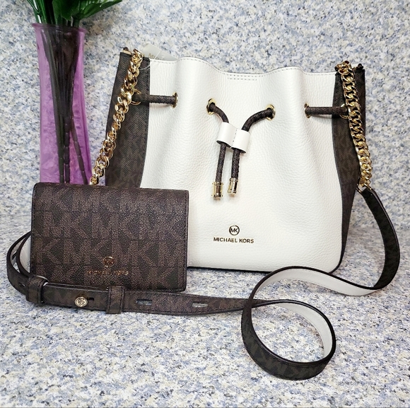 🔥SOLD🔥🌺Michael Kors🌺 POEBE Optic White MD Bucket Messenger Leather & Wallet - Picture 2 of 16